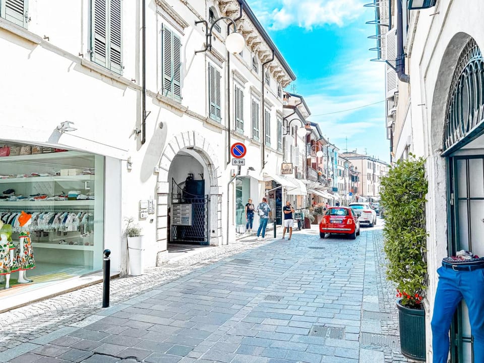 Property building, Day, Neighbourhood, City view, Street view, Location