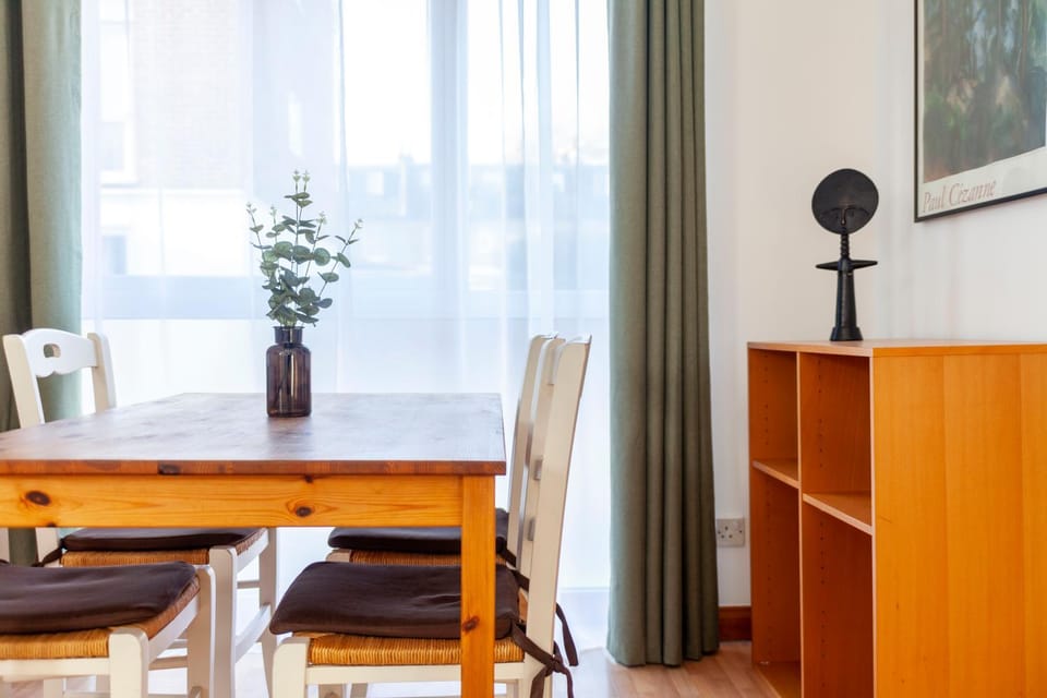 Living room, Dining area, hair dresser