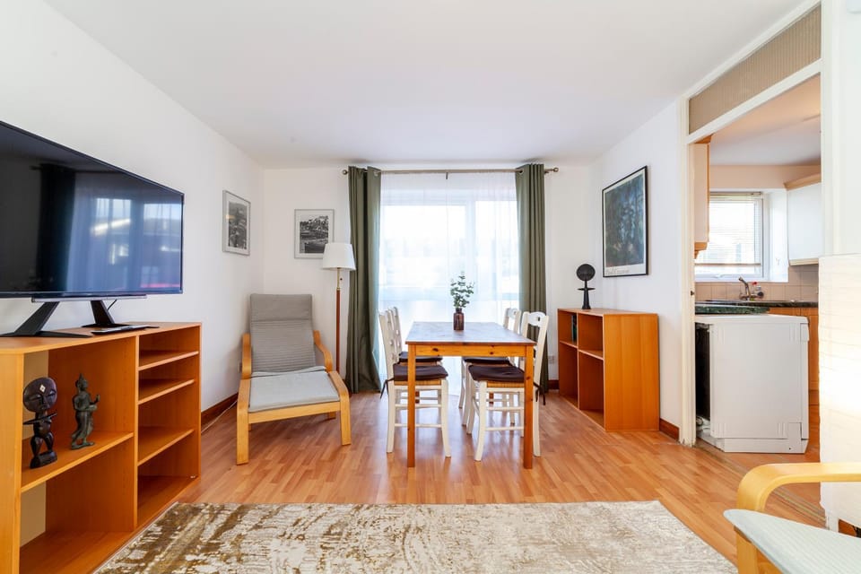 Communal lounge/ TV room, TV and multimedia, Living room, Dining area, Evening entertainment