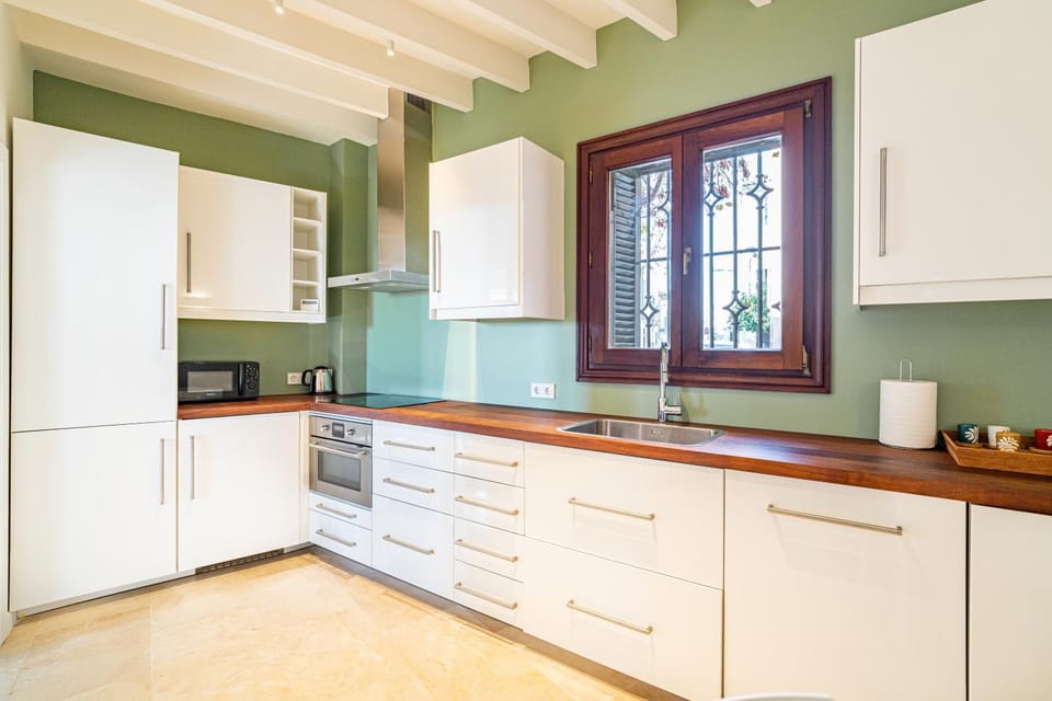 Kitchen or kitchenette, kitchen