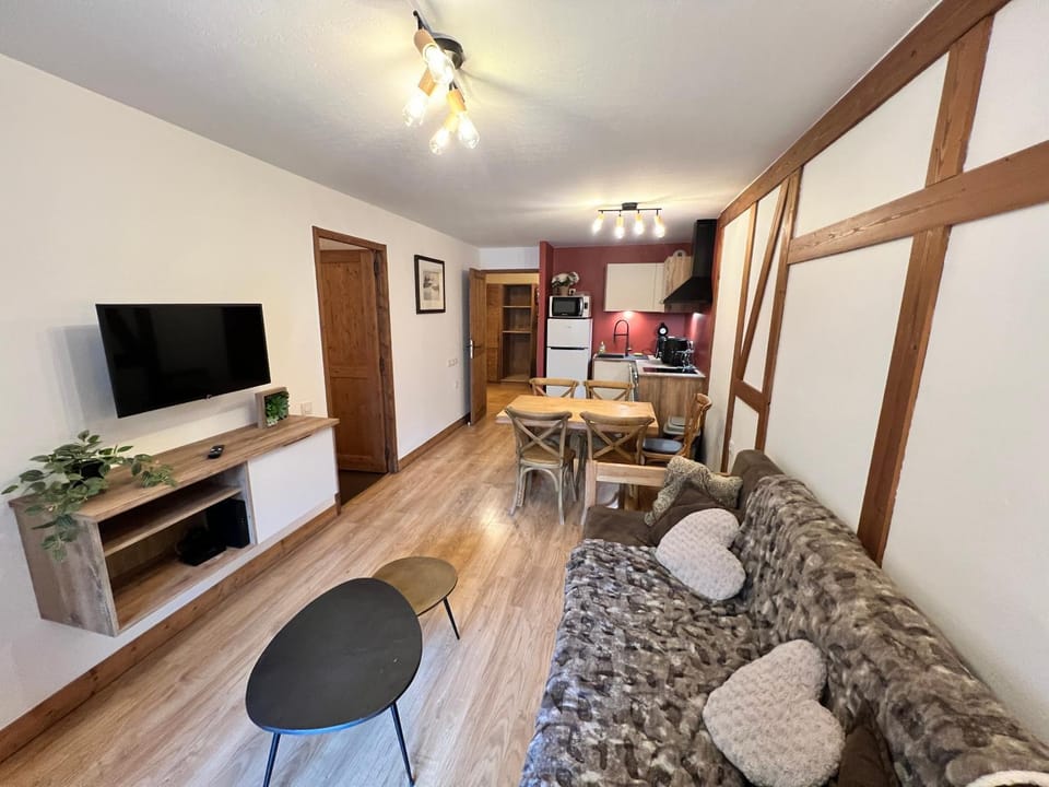 TV and multimedia, Kitchen or kitchenette, Living room