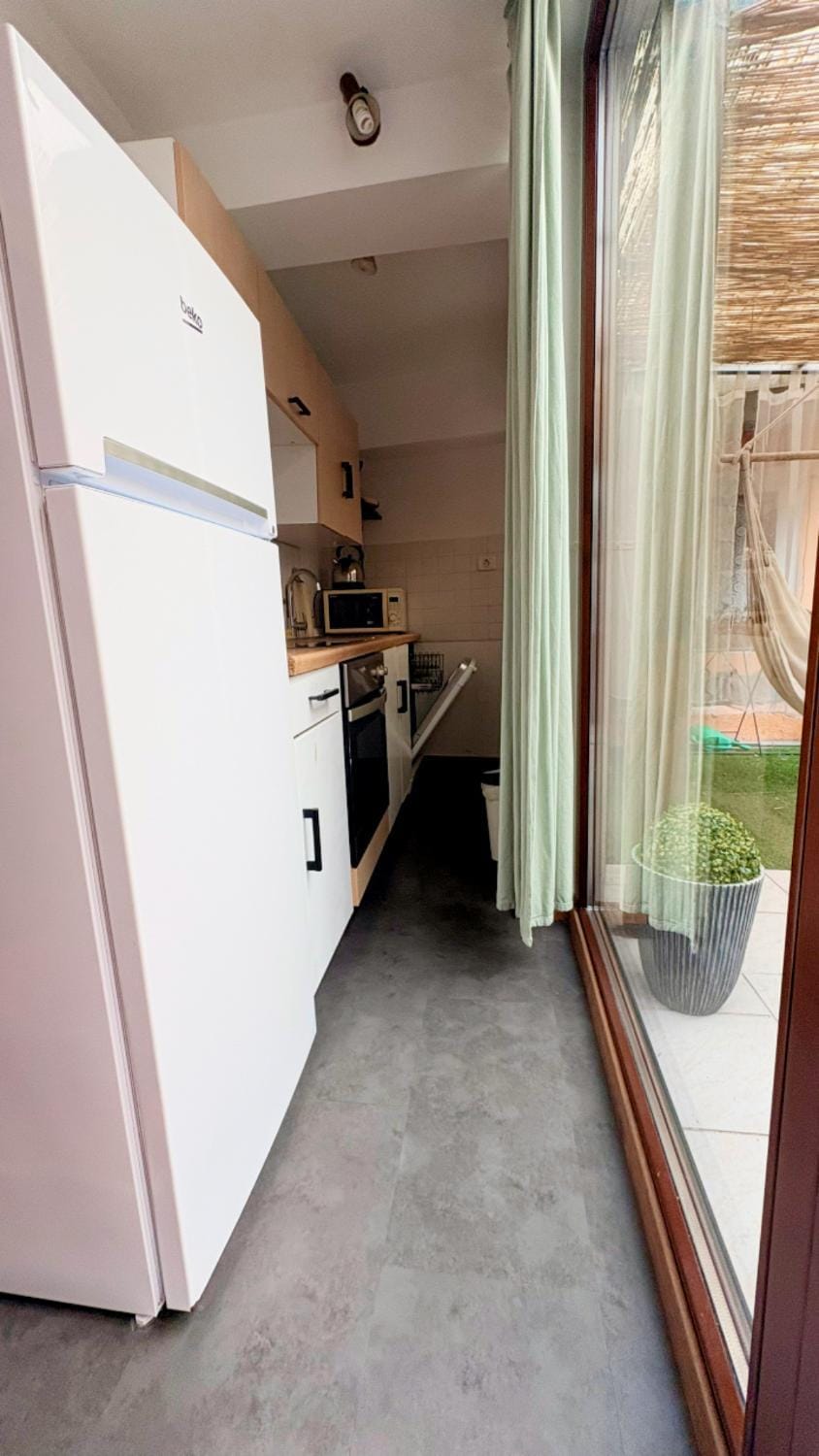 Kitchen or kitchenette, oven, stove