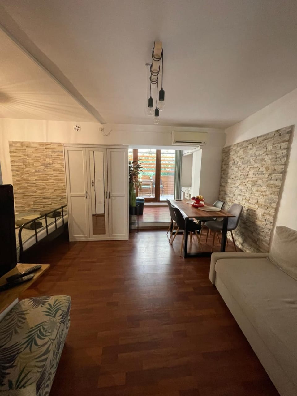 Bed, Living room, Dining area, Bedroom, wardrobe