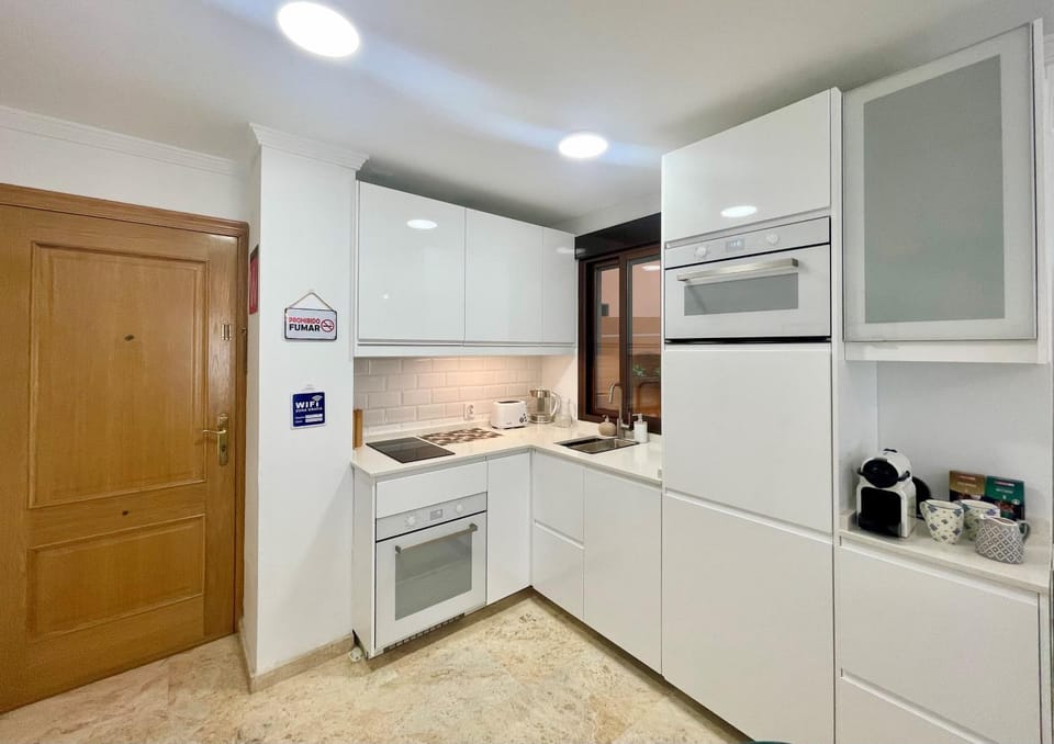 Coffee/tea facilities, Kitchen or kitchenette, minibar, pet friendly, stove