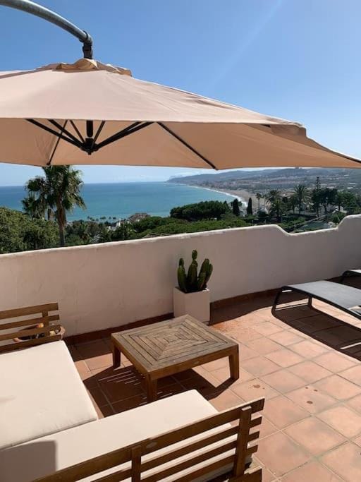 View (from property/room), Balcony/Terrace, Sea view, sunbed