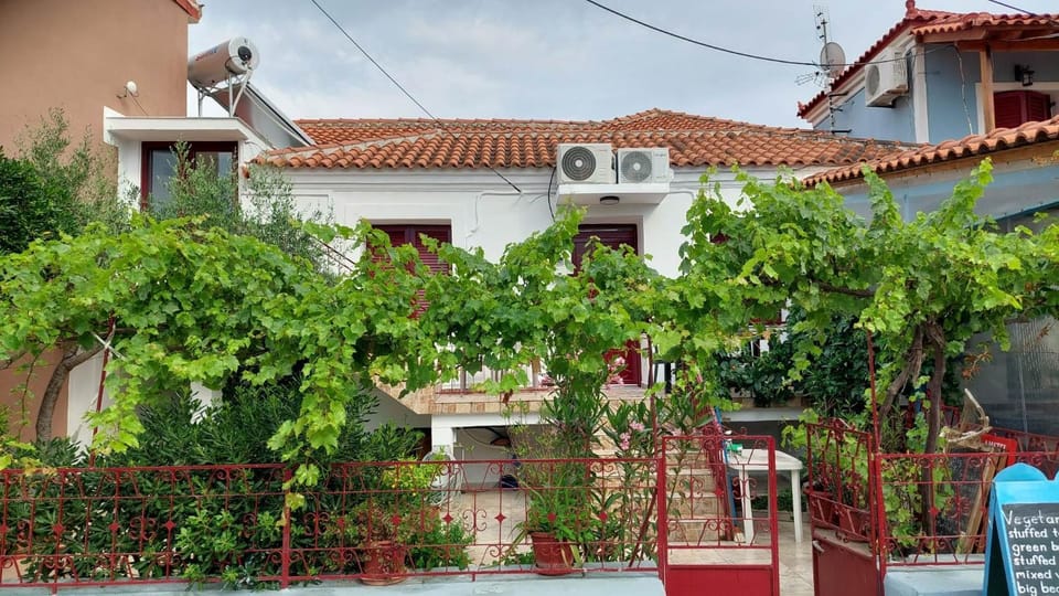 Facade/entrance, Inner courtyard view