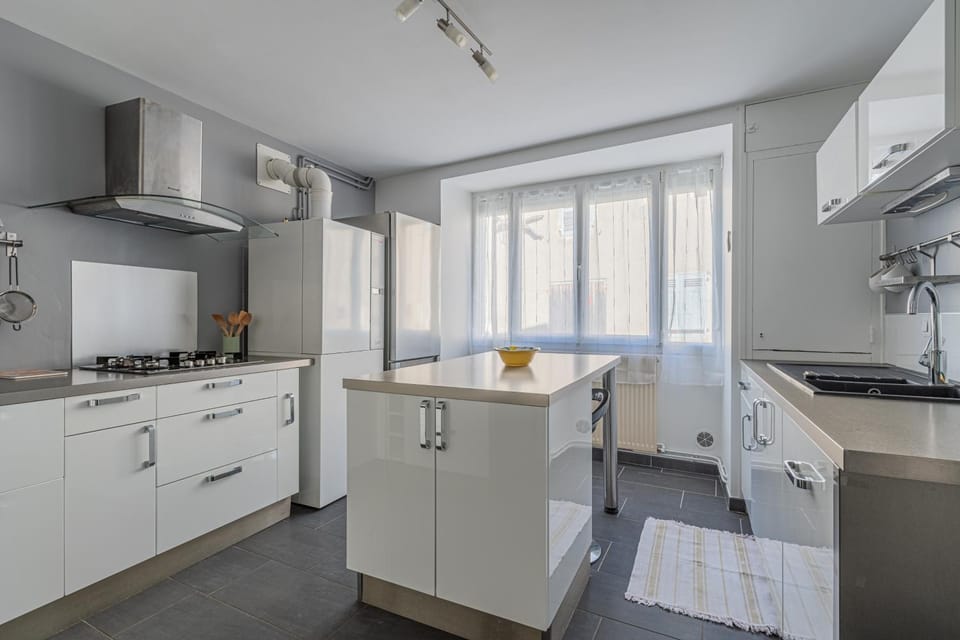 Kitchen or kitchenette, Dining area, dishwasher, minibar, pet friendly, stove