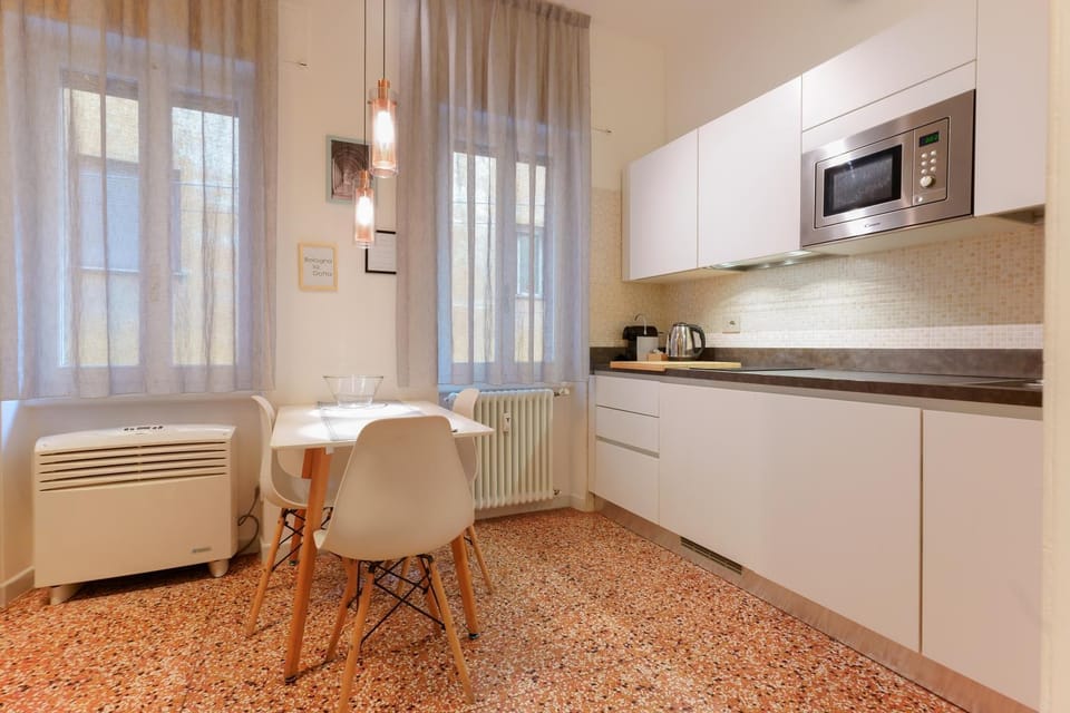 Kitchen or kitchenette, Dining area, internet, minibar, oven, pet friendly, stove, toaster