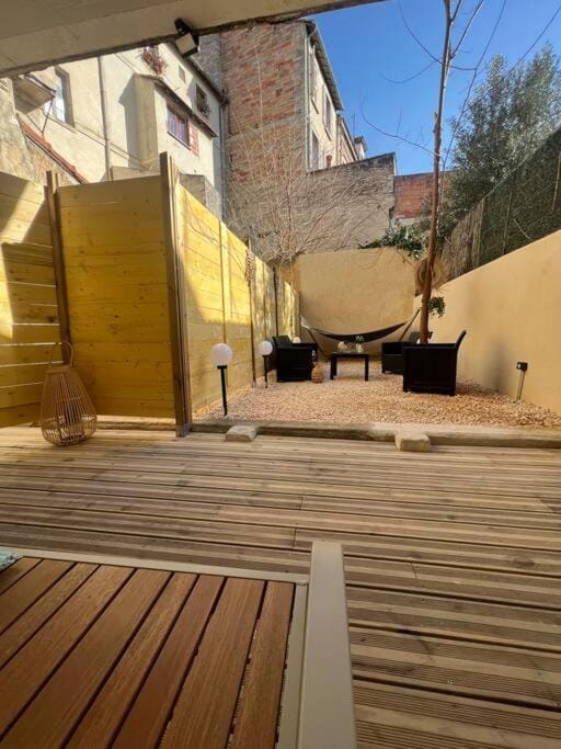 Appart 1 chambre intra-muros avec JARDIN Apartment in Avignon