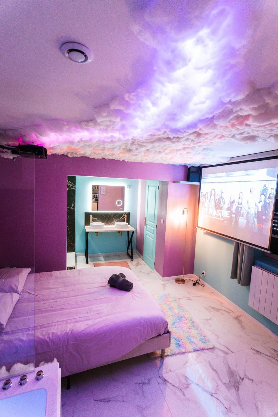 TV and multimedia, Photo of the whole room