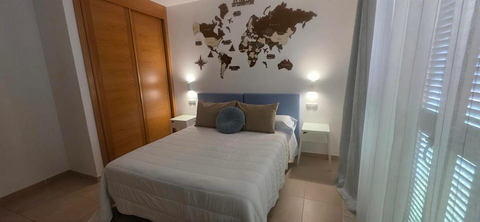 Photo of the whole room, Bedroom