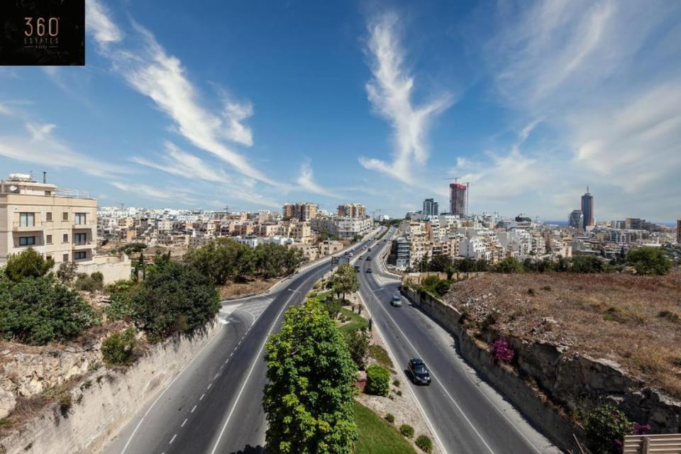Day, Neighbourhood, Natural landscape, Bird's eye view, City view, Street view