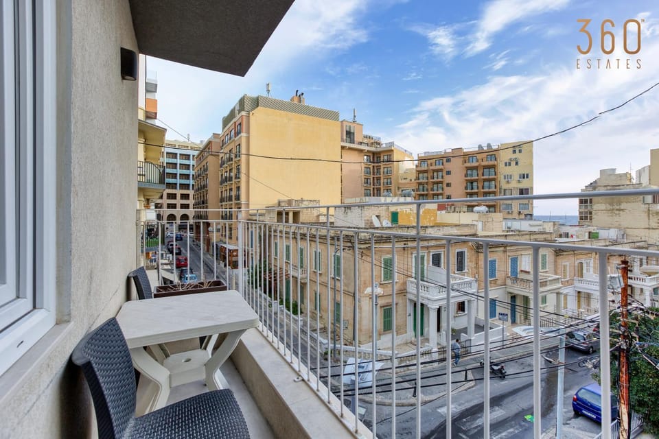 Property building, Day, View (from property/room), Balcony/Terrace