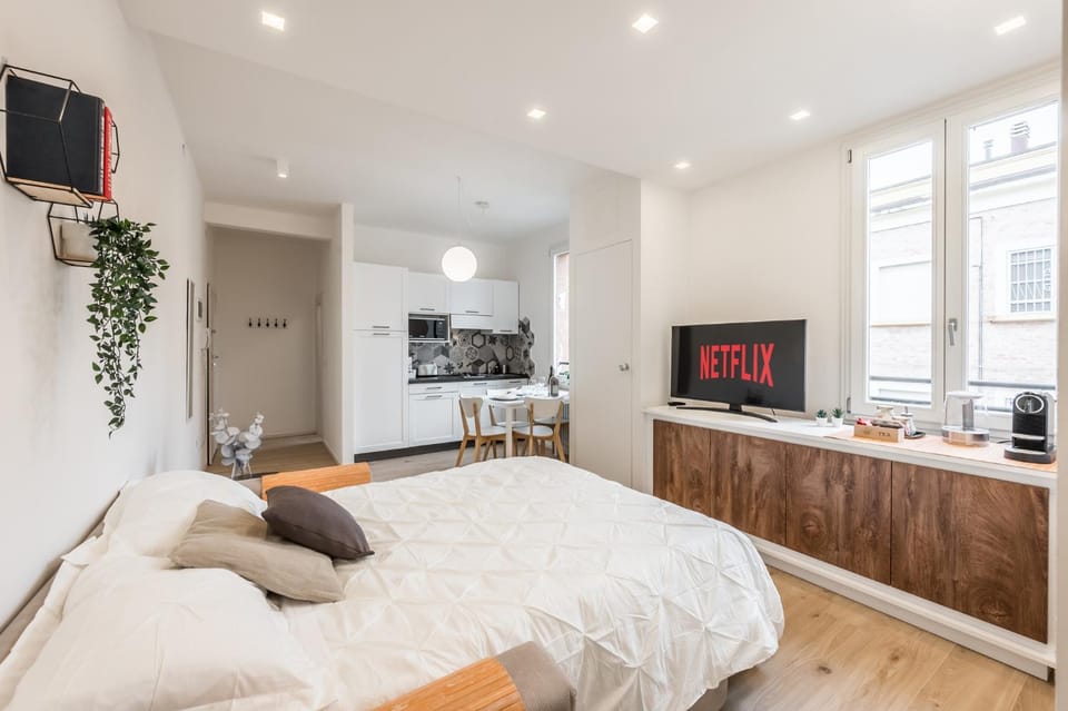 Bed, TV and multimedia, Kitchen or kitchenette, Living room, Dining area, minibar