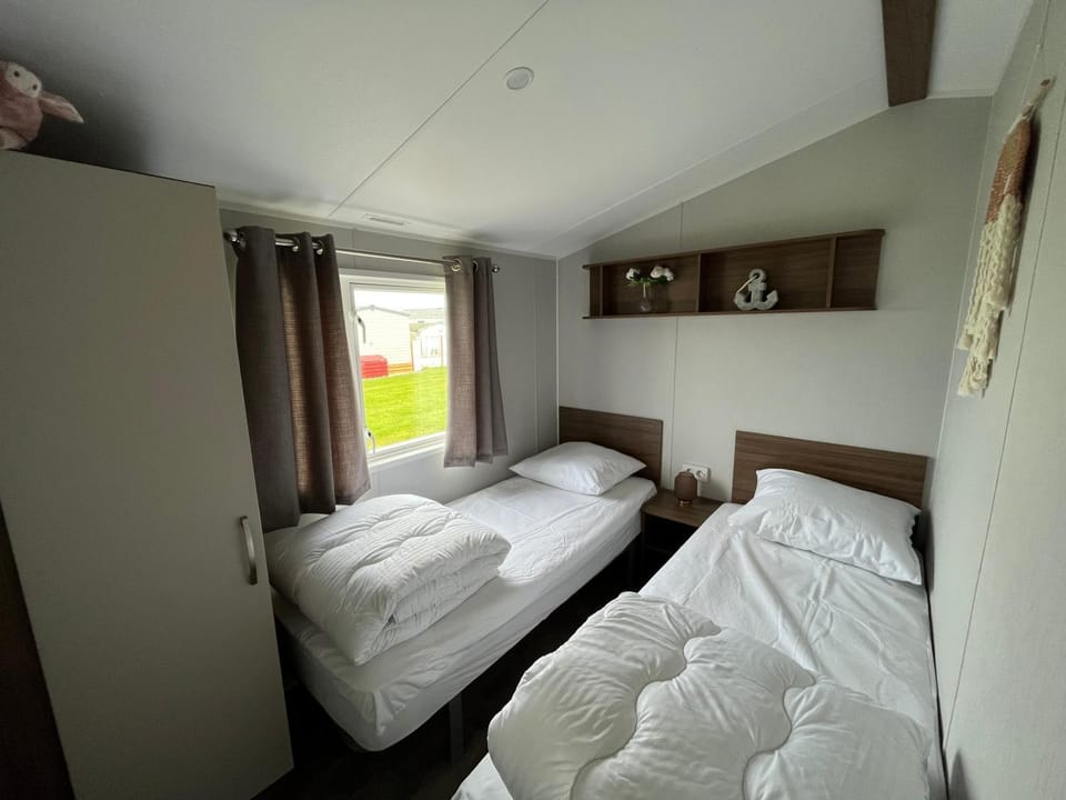 Neues Ferienhaus Chalet Nr73 zweite Reihe direkt am Wattenmeer, komplett eingezäunt House in North Holland (province)