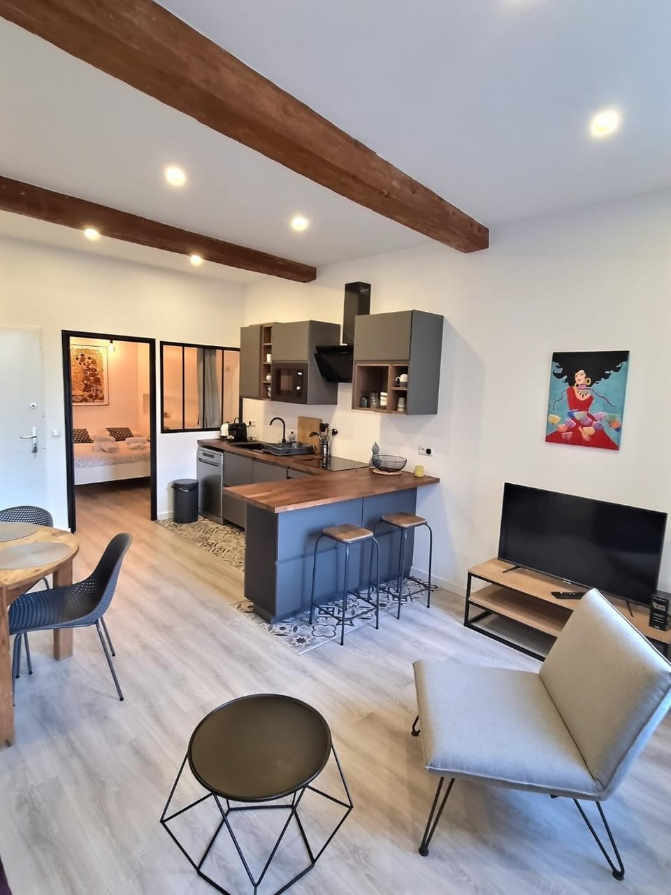 Kitchen or kitchenette, Living room, Seating area, Dining area, oven, stove