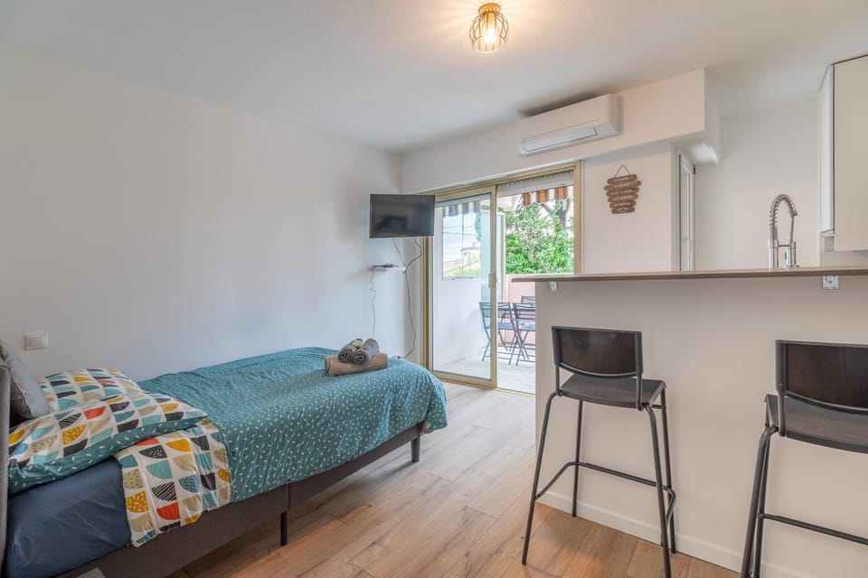 Studio avec terrasse vue jardin Apartment in Antibes