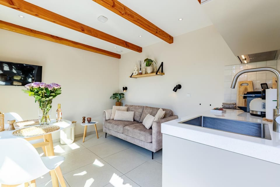 TV and multimedia, Kitchen or kitchenette, Living room, Dining area