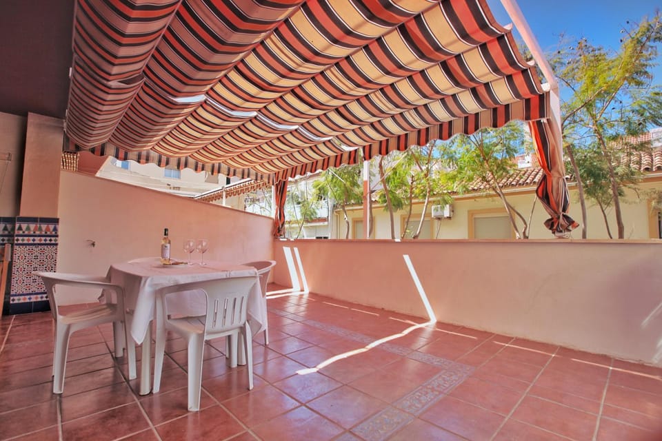 Patio, Day, Balcony/Terrace, Dining area