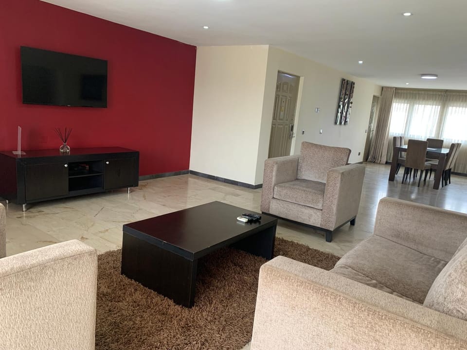 TV and multimedia, Living room, Seating area, Dining area
