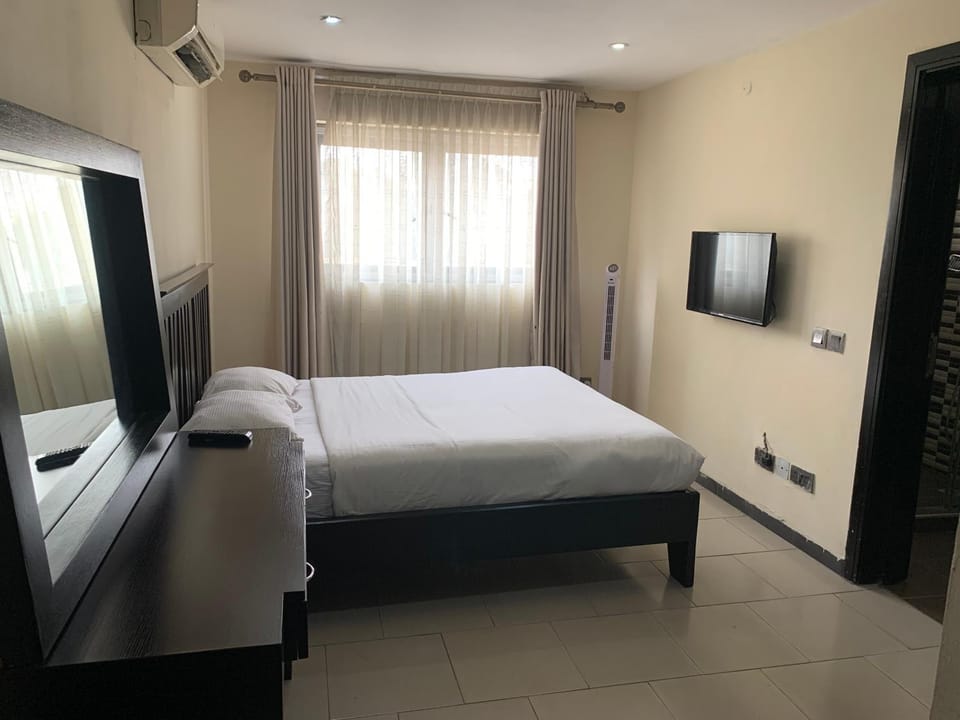Bed, Photo of the whole room, Bedroom, air conditioner