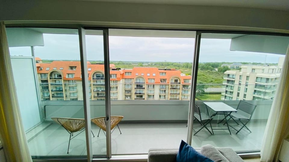 Open uitzicht, zuidterras en privé garage - Stijlvol appartement in Nieuwpoort Bad vlak bij zee Apartment in Koksijde