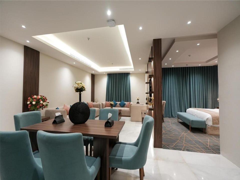 Bed, Living room, Photo of the whole room, Bedroom
