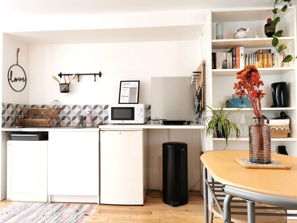 Kitchen or kitchenette, Dining area, pet friendly, stove