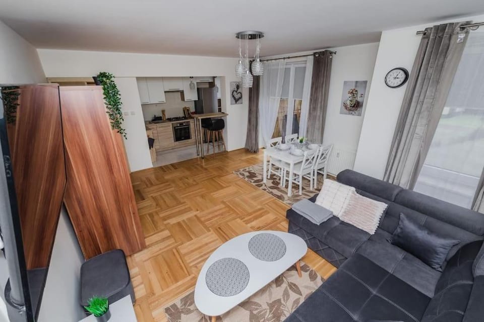 EASY RENT Apartments - Bielskiego 1, 24h Check-in Apartment in Masovian Voivodeship