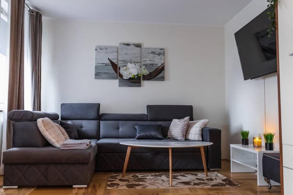 EASY RENT Apartments - Bielskiego 1, 24h Check-in Apartment in Masovian Voivodeship