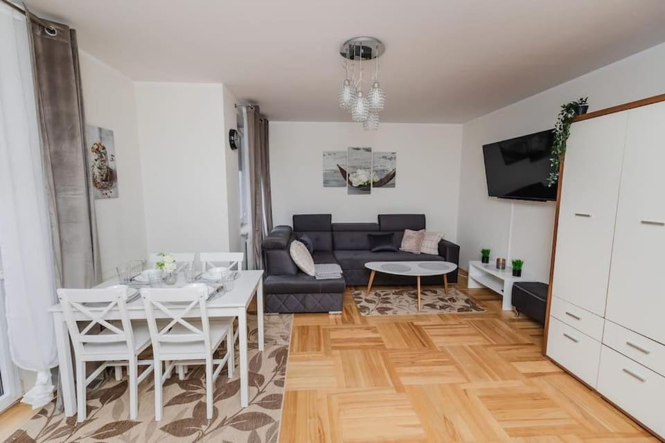 EASY RENT Apartments - Bielskiego 1, 24h Check-in Apartment in Masovian Voivodeship