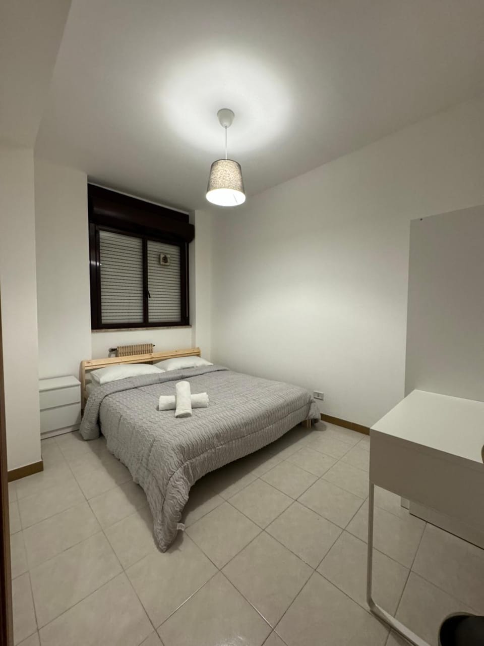 Photo of the whole room, Bedroom, towels