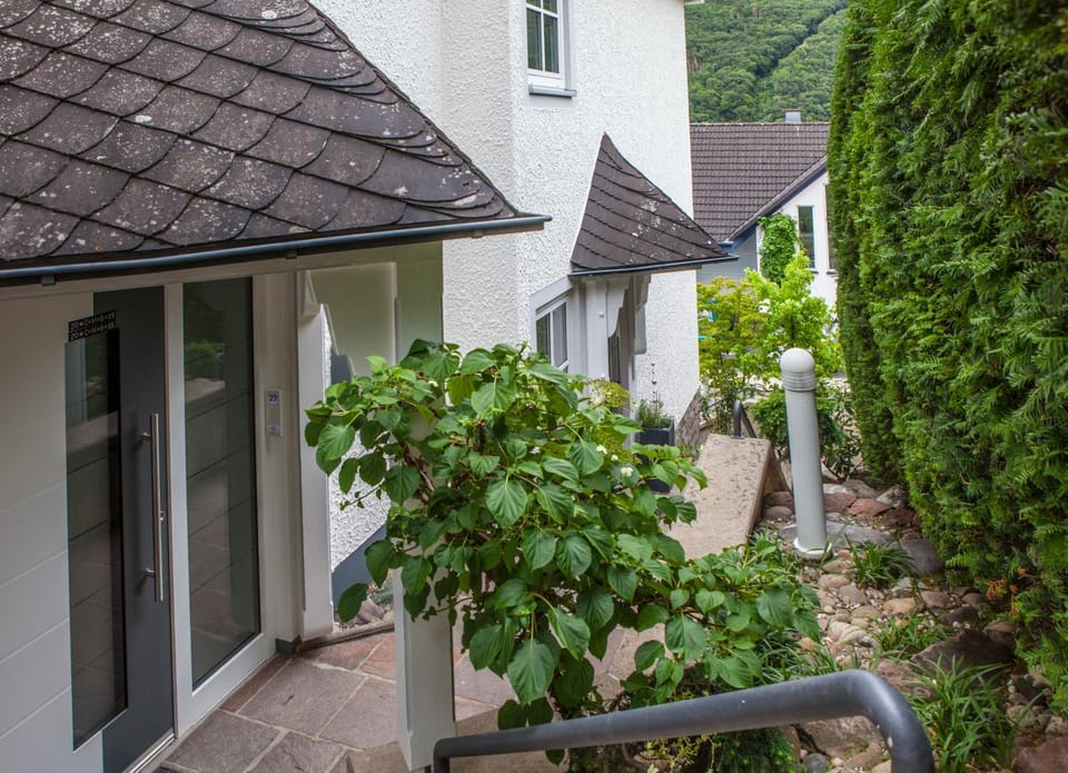 Property building, Spring, Day, Garden, Garden view