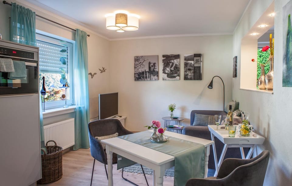 Kitchen or kitchenette, Living room, Seating area, Dining area
