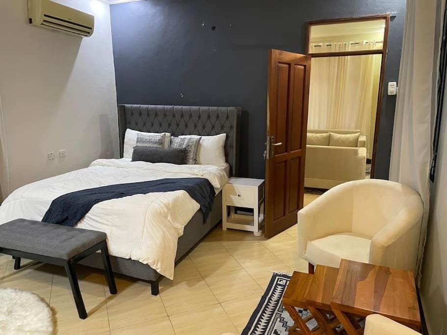 Classic, modern 1BR hideout Apartment in City of Dar es Salaam