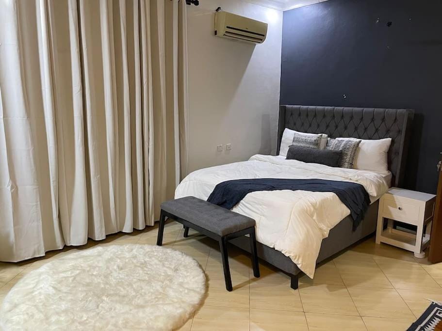 Classic, modern 1BR hideout Apartment in City of Dar es Salaam