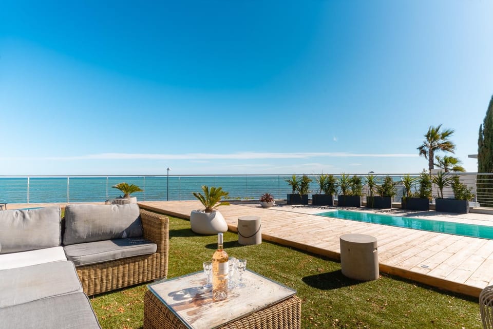 Day, Natural landscape, View (from property/room), Seating area, Pool view, Sea view, Swimming pool
