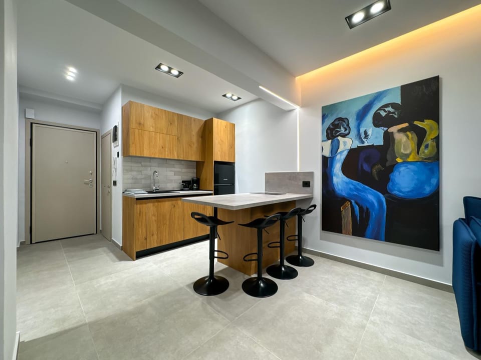 Kitchen or kitchenette, Dining area, stove