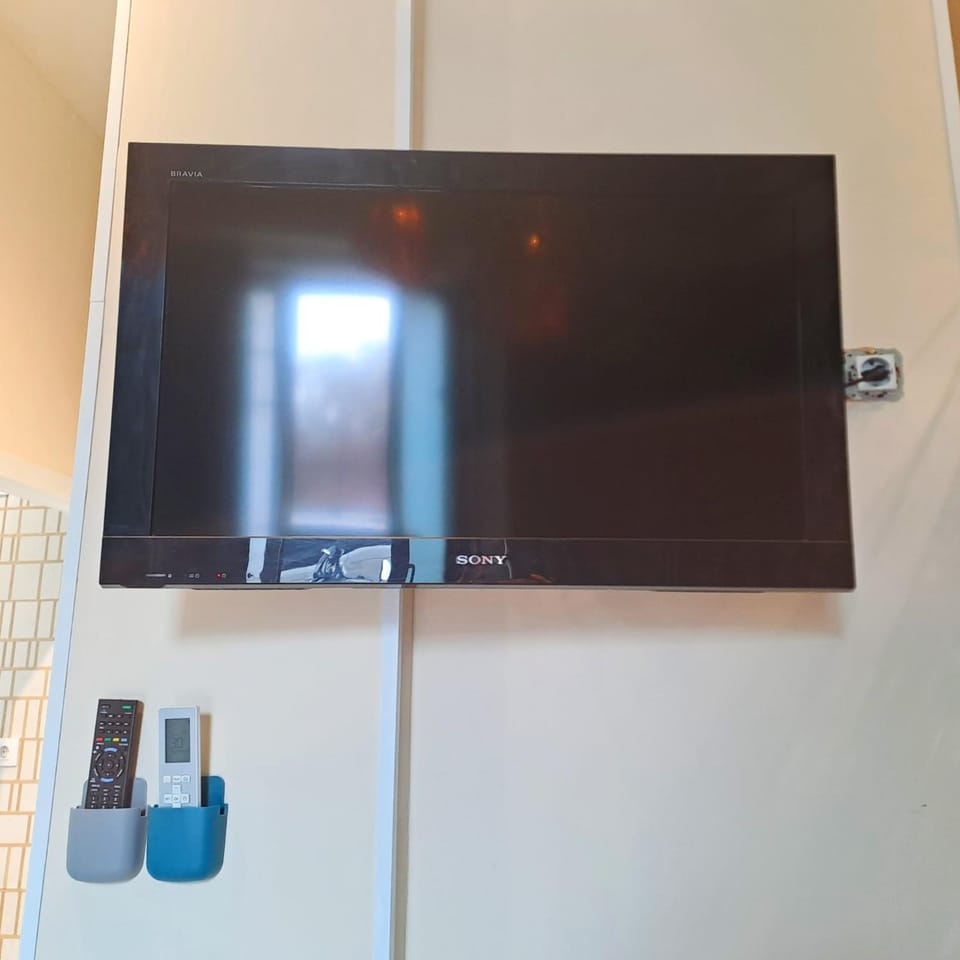 TV and multimedia, Living room, Seating area, Dining area, air conditioner