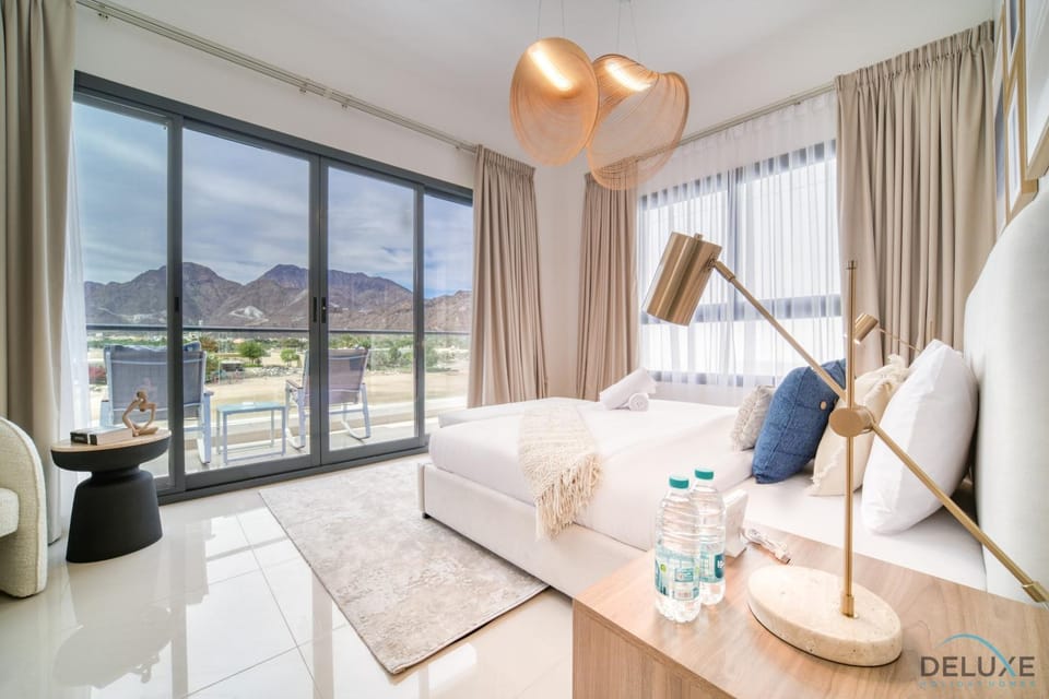 Bed, Photo of the whole room, Bedroom, Mountain view