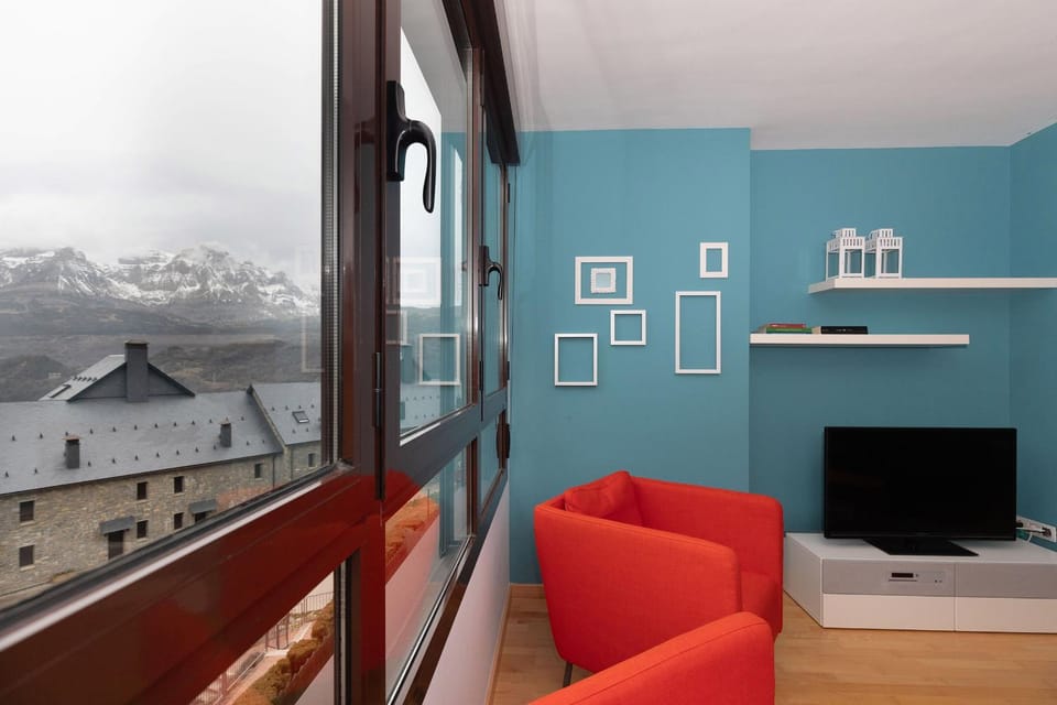 Communal lounge/ TV room, Living room