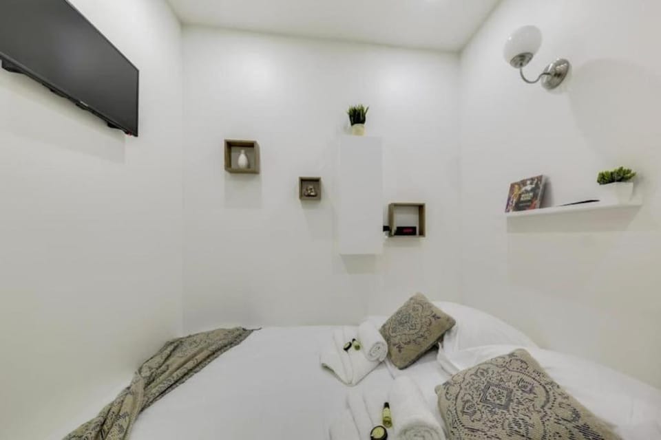 Juliette - Tiny 1BR Pantheon Luxembourg Hideaway Apartment in Paris