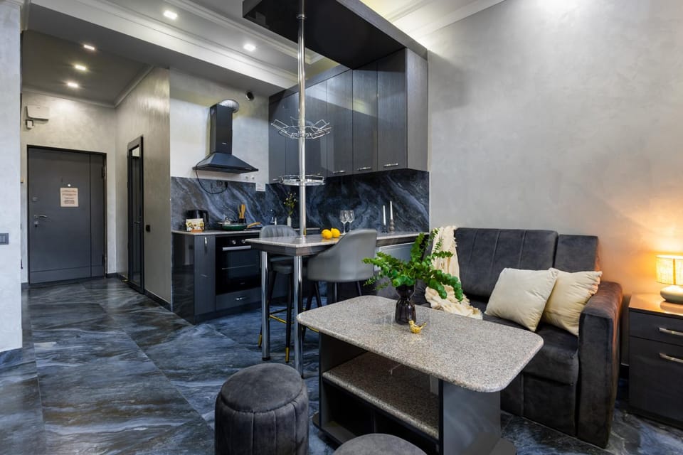 Kitchen or kitchenette, Seating area