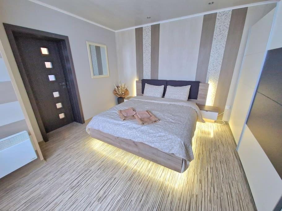 Bed, Bedroom, towels, wardrobe
