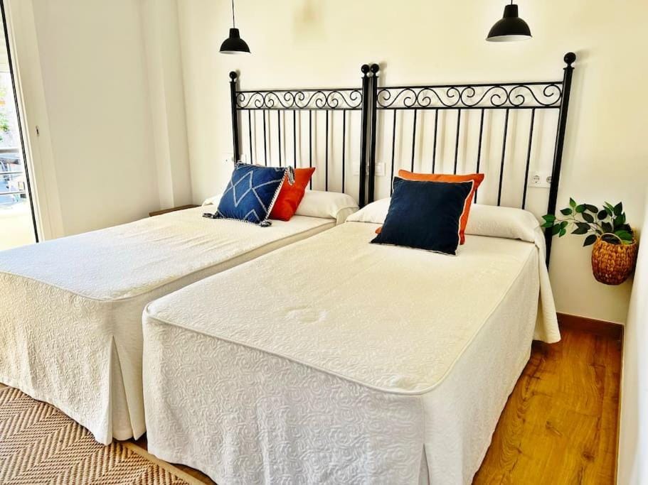 LUXURIOUS BEACH APARTMENT WITH POOL Apartment in Fuengirola