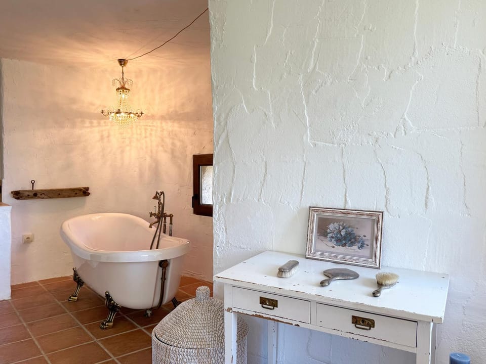 Bathroom, Bath