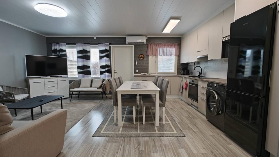 TV and multimedia, Kitchen or kitchenette, Living room, Seating area, Dining area