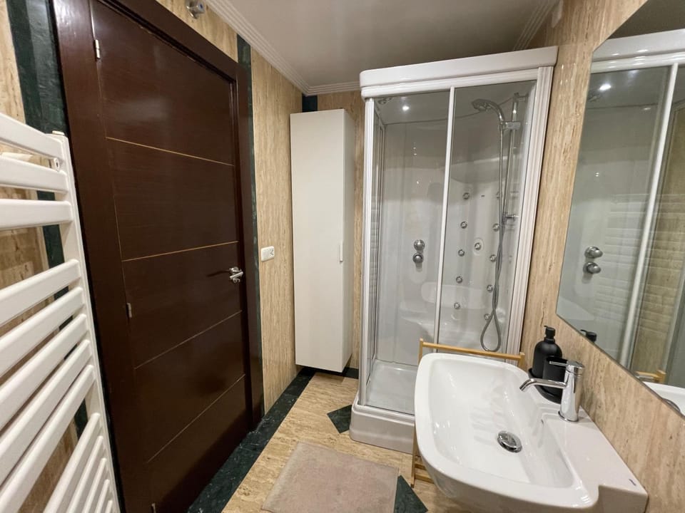 AtuaireHome Vivienda A luminosa con parking en pleno centro de la ciudad Apartment in Burgos