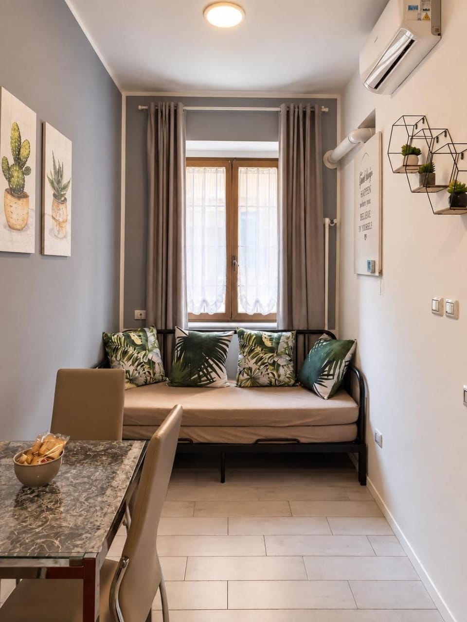 Living room, Seating area, Dining area, air conditioner