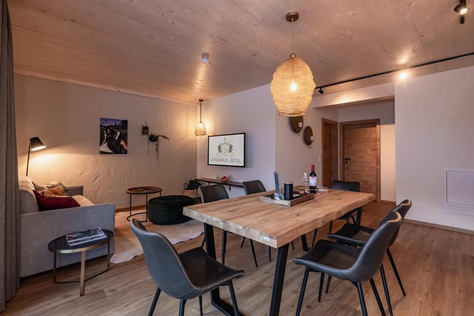 Living room, Seating area, Dining area